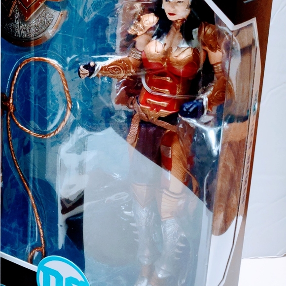 DC Multiverse Wonder Woman Gold Label - Picture 4 of 6